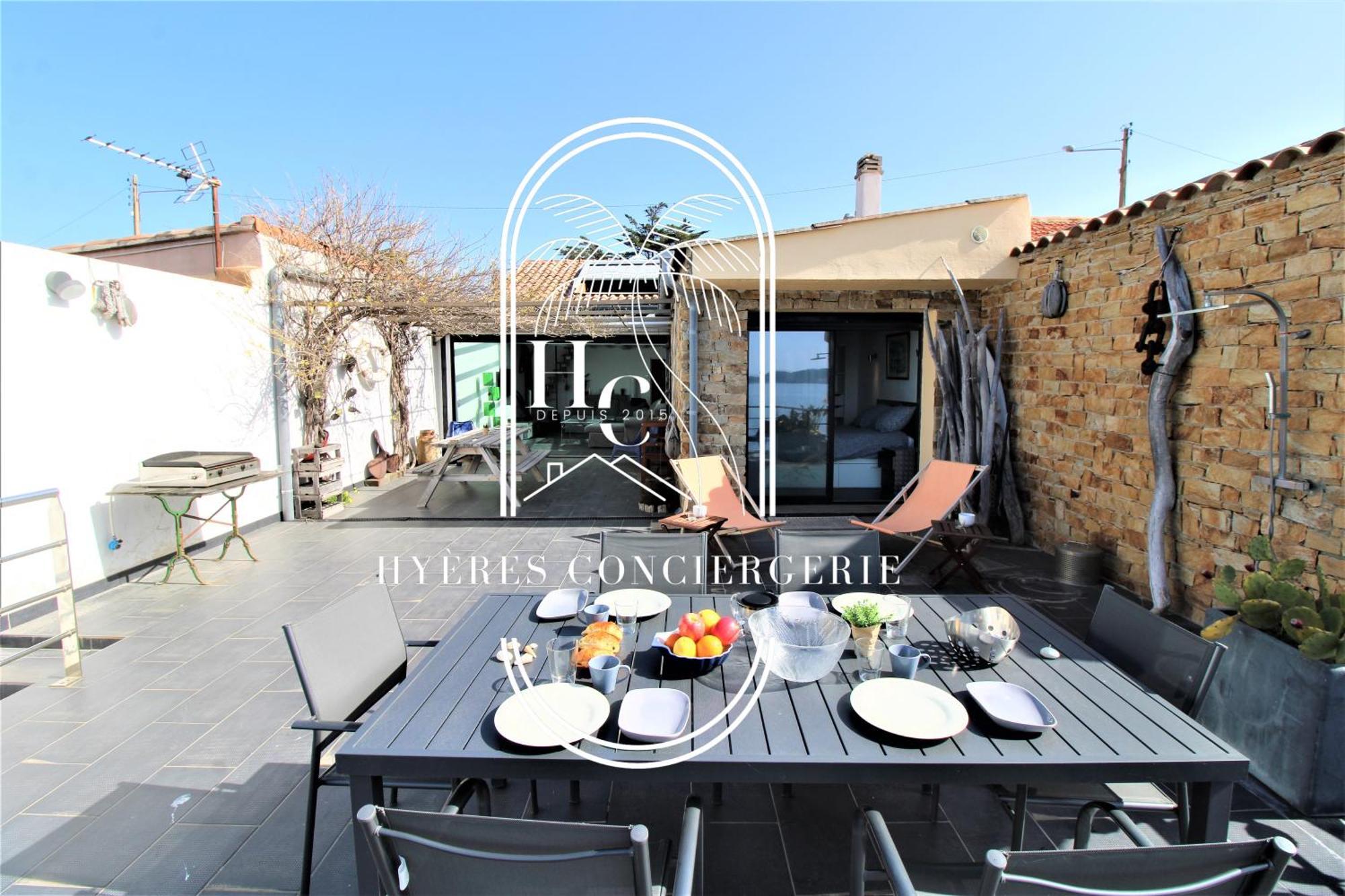 Maison Sur L'eau-hyères-almanarre-parkings/clim/wifi