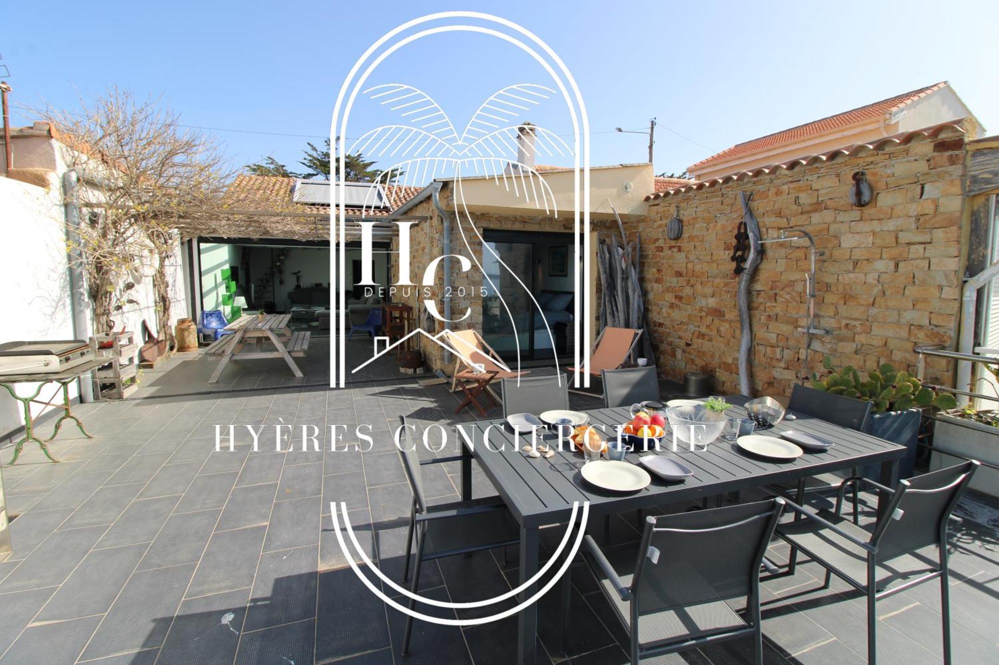 Maison Sur L'eau-hyères-almanarre-parkings/clim/wifi