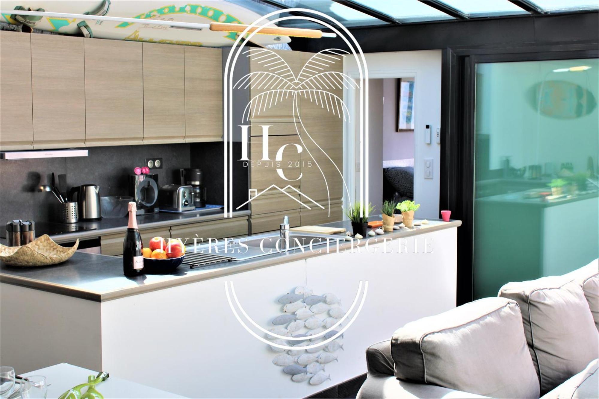 Maison Sur L'eau-hyères-almanarre-parkings/clim/wifi Villa *