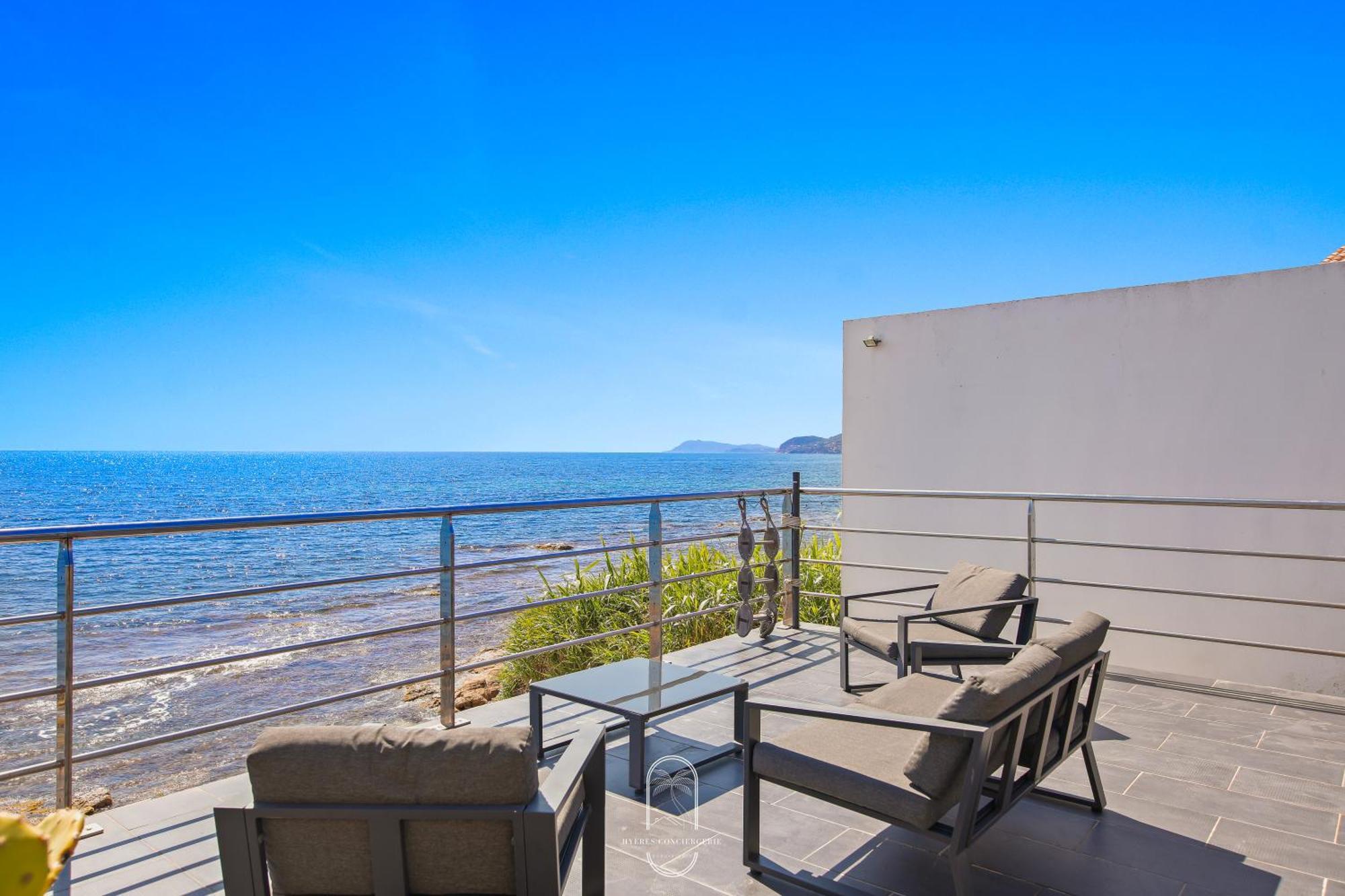 Maison Sur L'eau-hyères-almanarre-parkings/clim/wifi Hyères