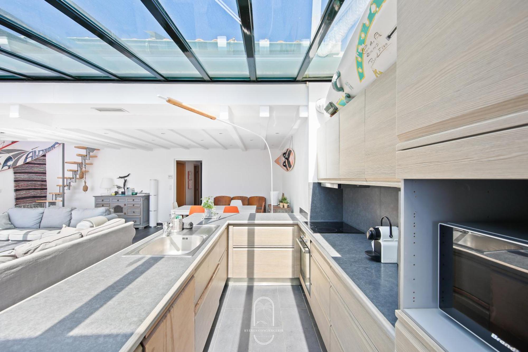 Villa Maison Sur L'eau-hyères-almanarre-parkings/clim/wifi