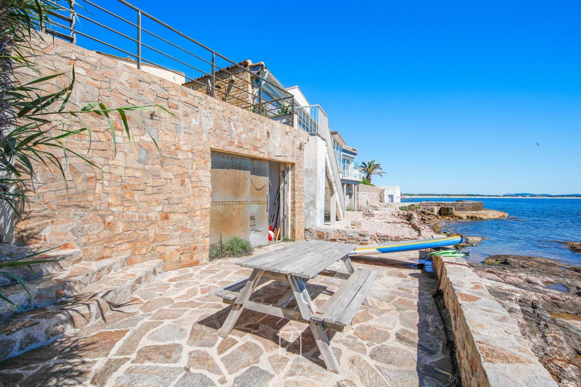 Maison Sur L'eau-hyères-almanarre-parkings/clim/wifi Hyères
