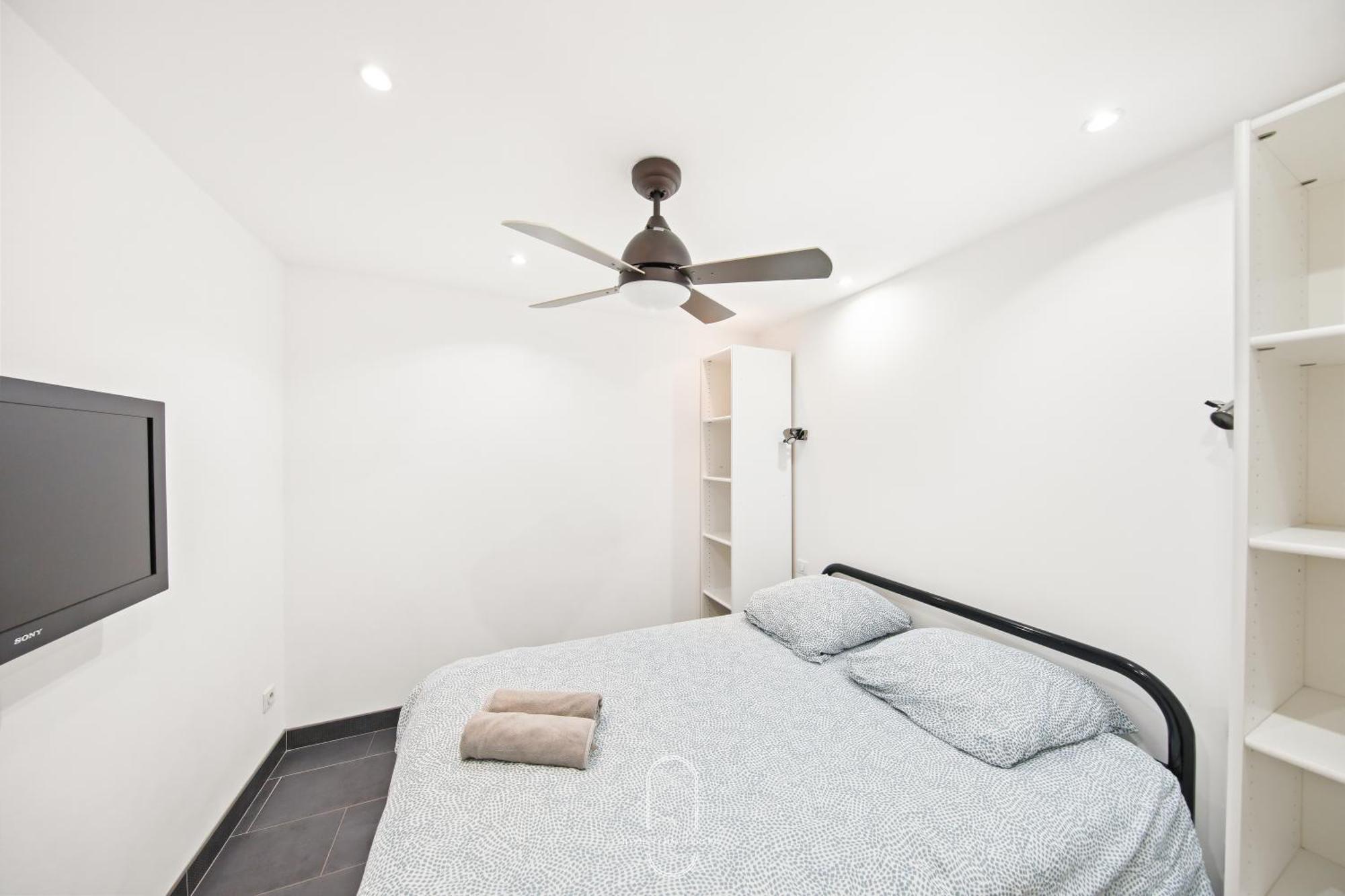 Maison Sur L'eau-hyères-almanarre-parkings/clim/wifi Villa
